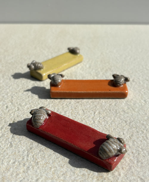 Porte couverts abeilles