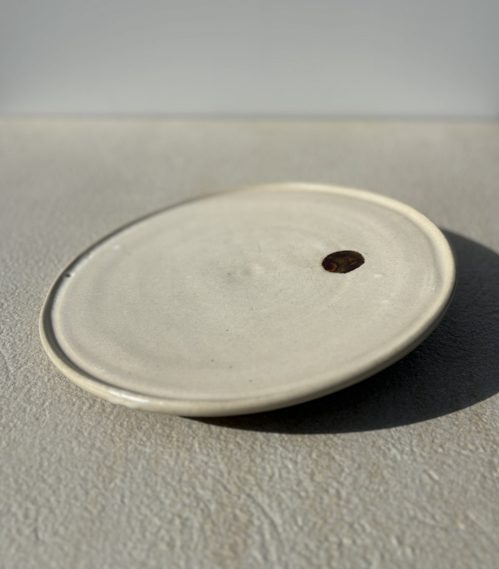 Assiette avec motif point
