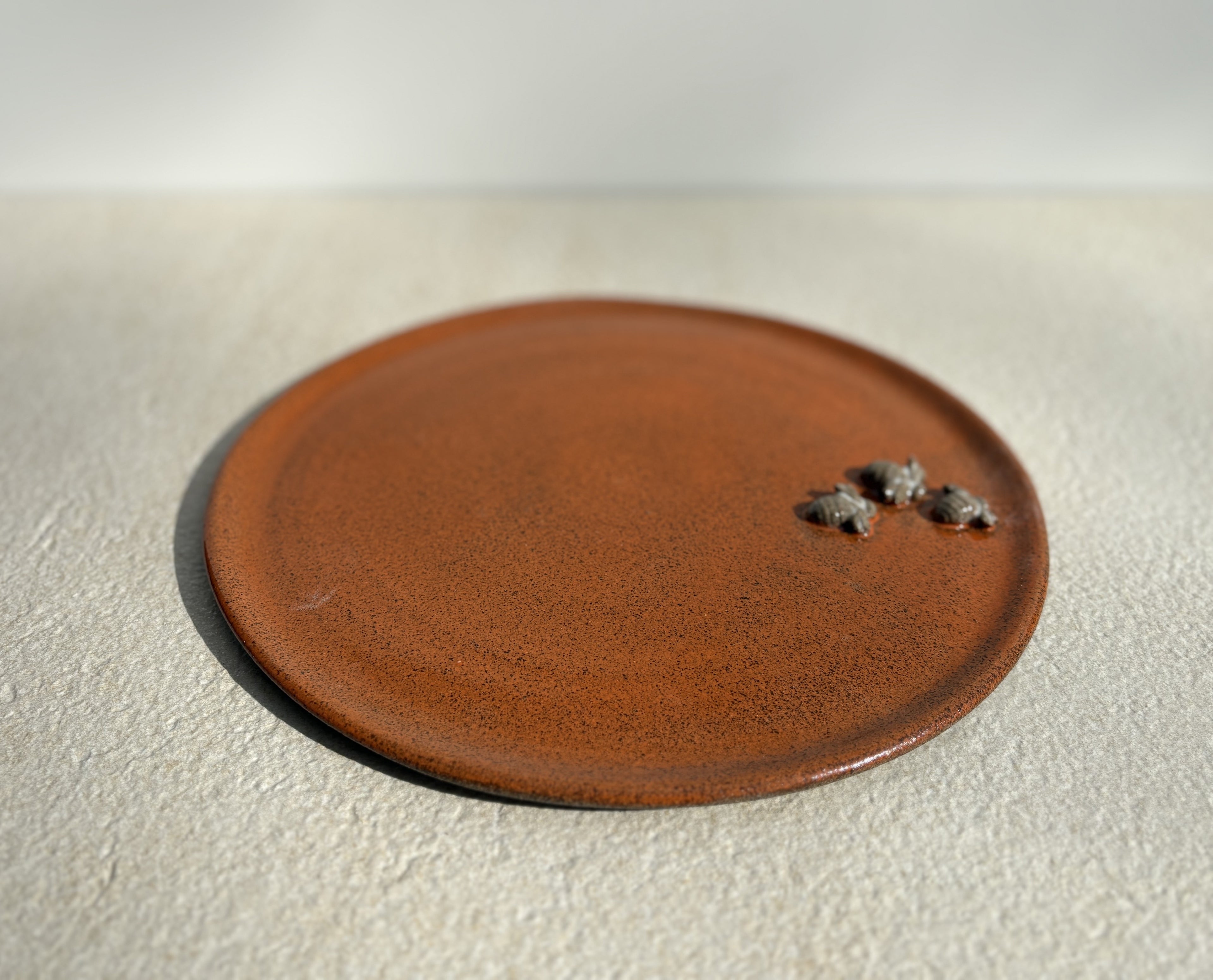 Assiette motif abeille