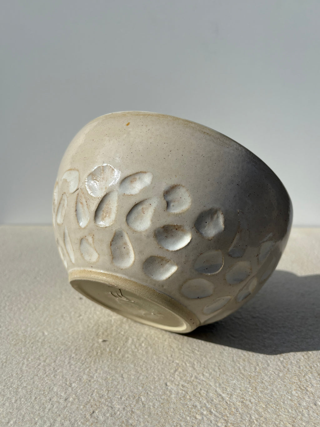 Saladier beige à motifs creux